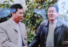 华棠果园园主（右一）与著名学者司马南先生合影